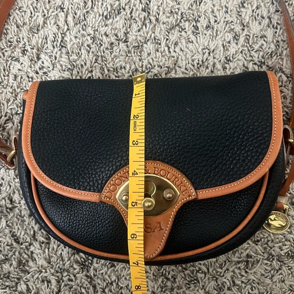 Vintage Dooney and Bourke USA Black and Tan Leather Crossbody - Picture 12 of 13